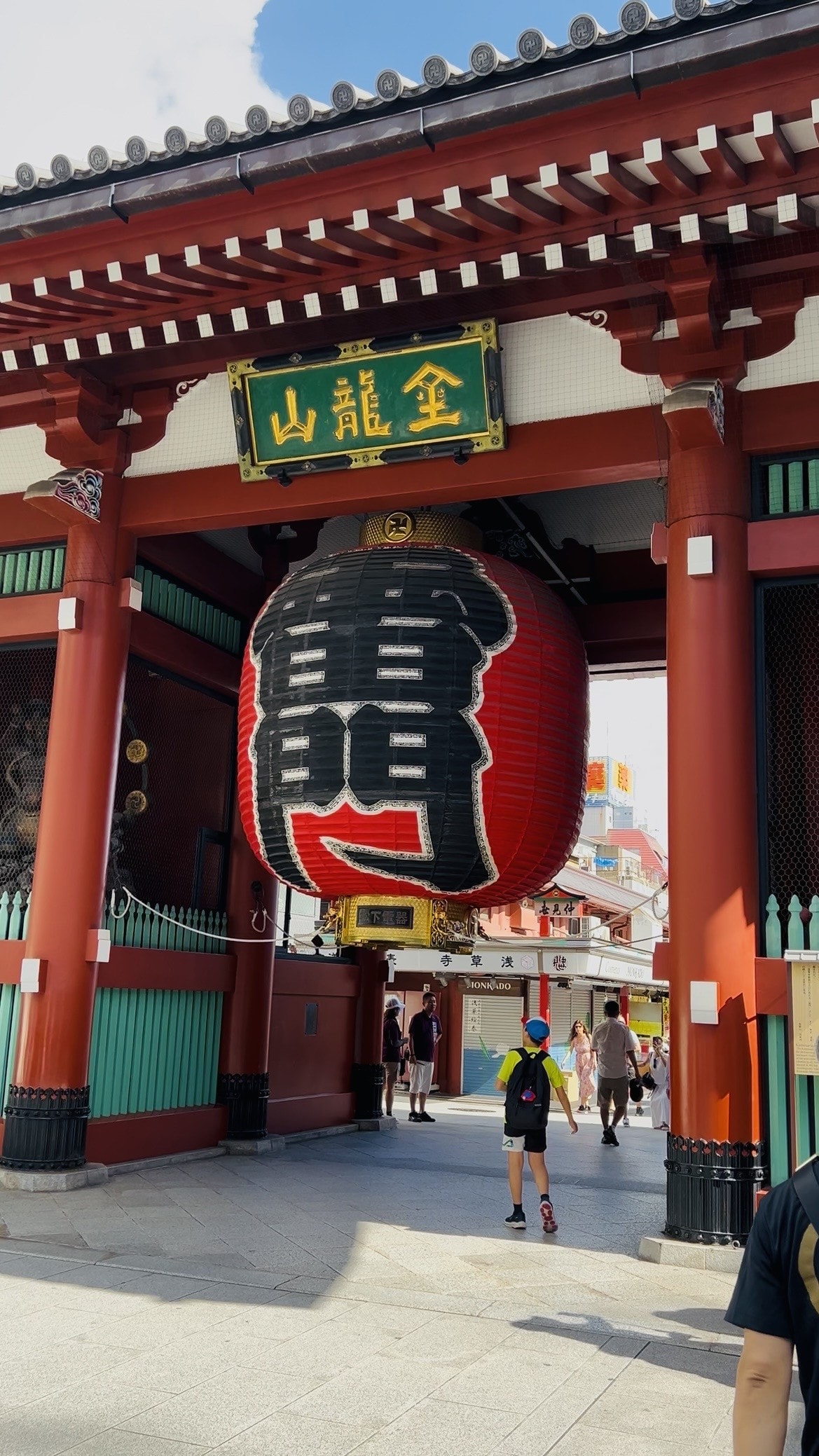 The great red lantern of Kaminarimon, the gate to Senso-ji